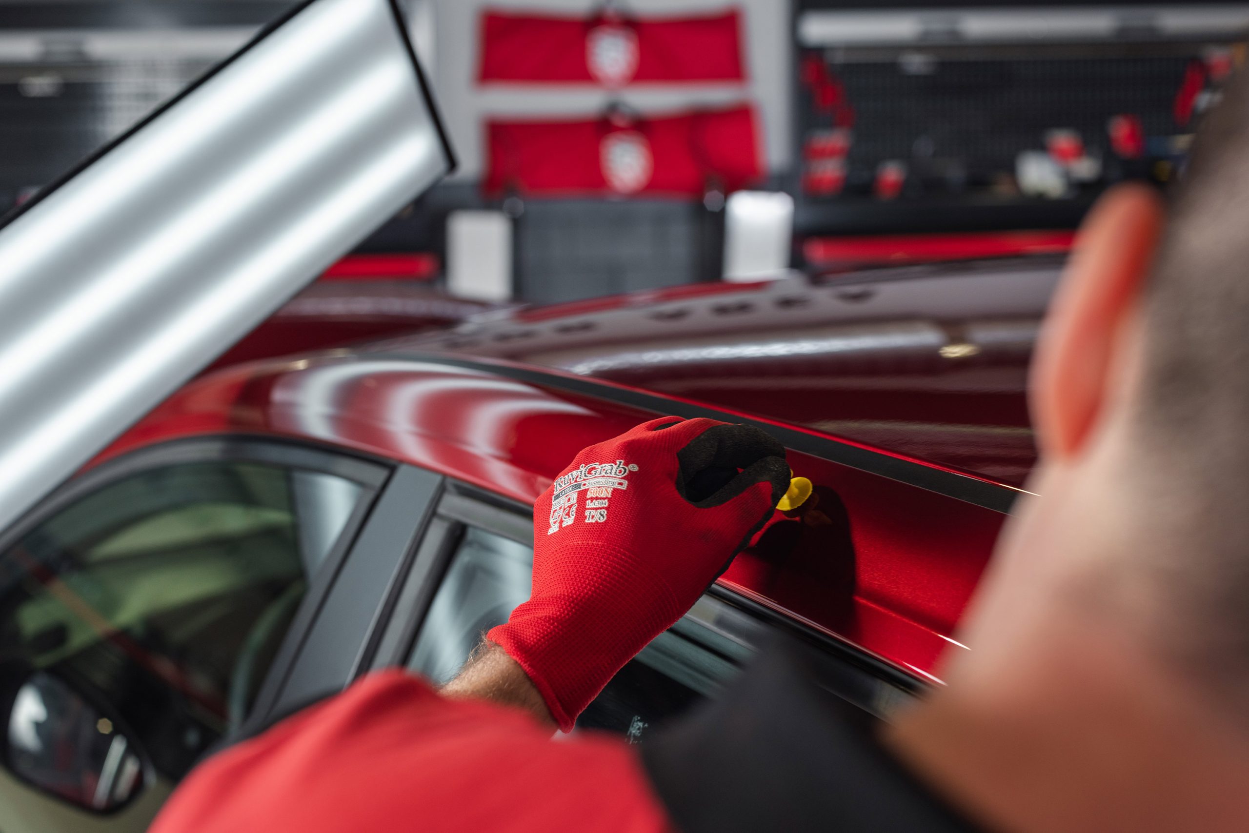 Reparación de granizo express con varilleros: cómo recuperar tu coche sin pintar y con garantías Reparación de granizo express con varilleros: cómo recuperar tu coche sin pintar y con garantías